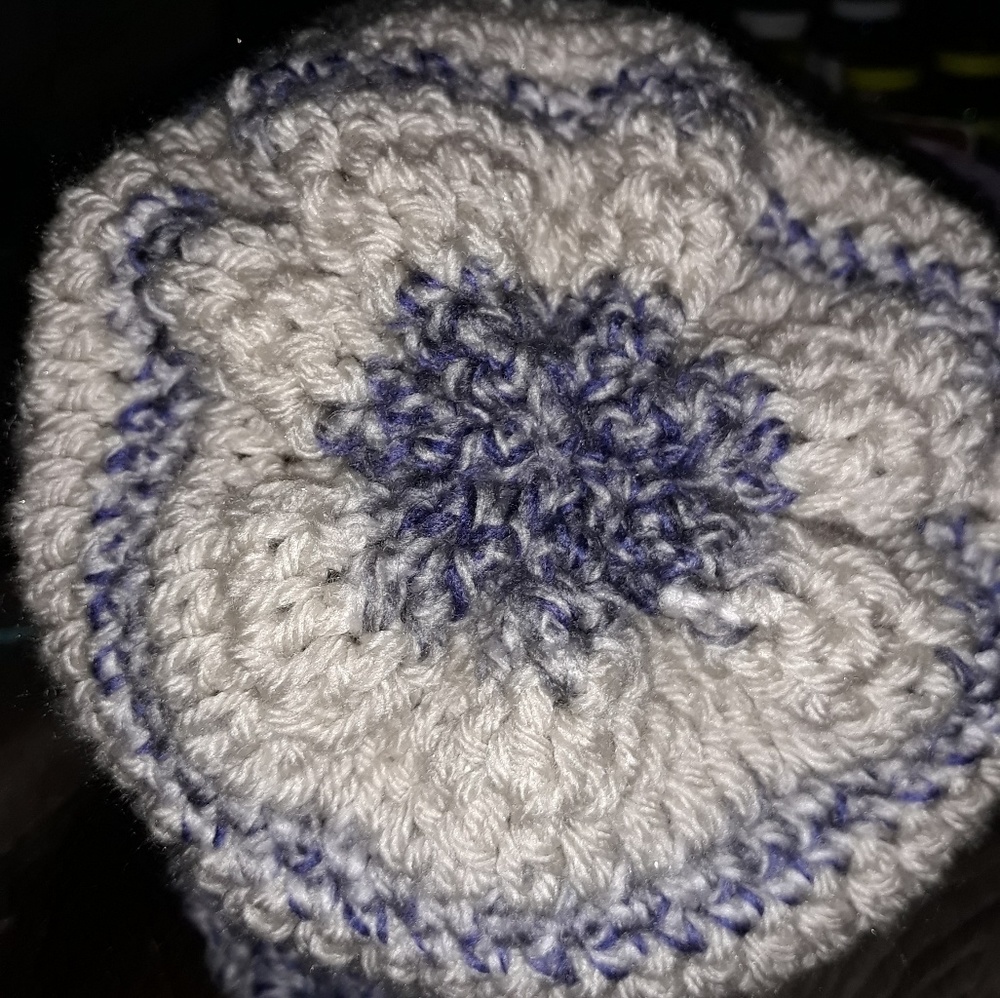 Crochet beanie - Picture 3 of 5